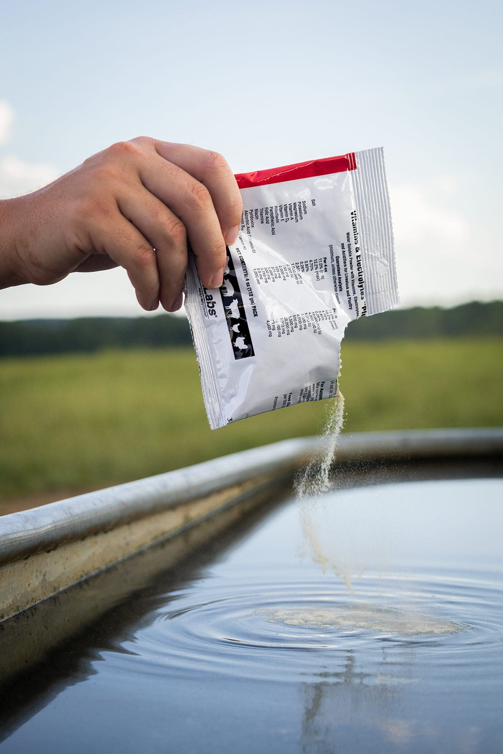 AgriLabs Vitamins & Electrolytes PLUS Probiotic Supplement for Livestock 4oz